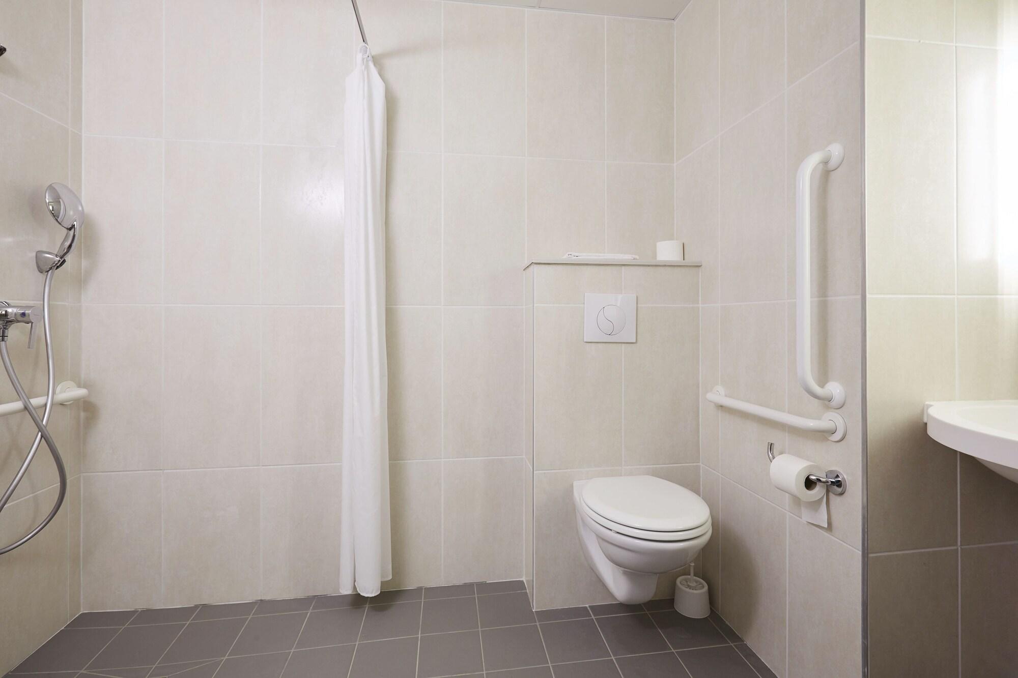 B&B Hotel Avignon 1 르퐁테 외부 사진