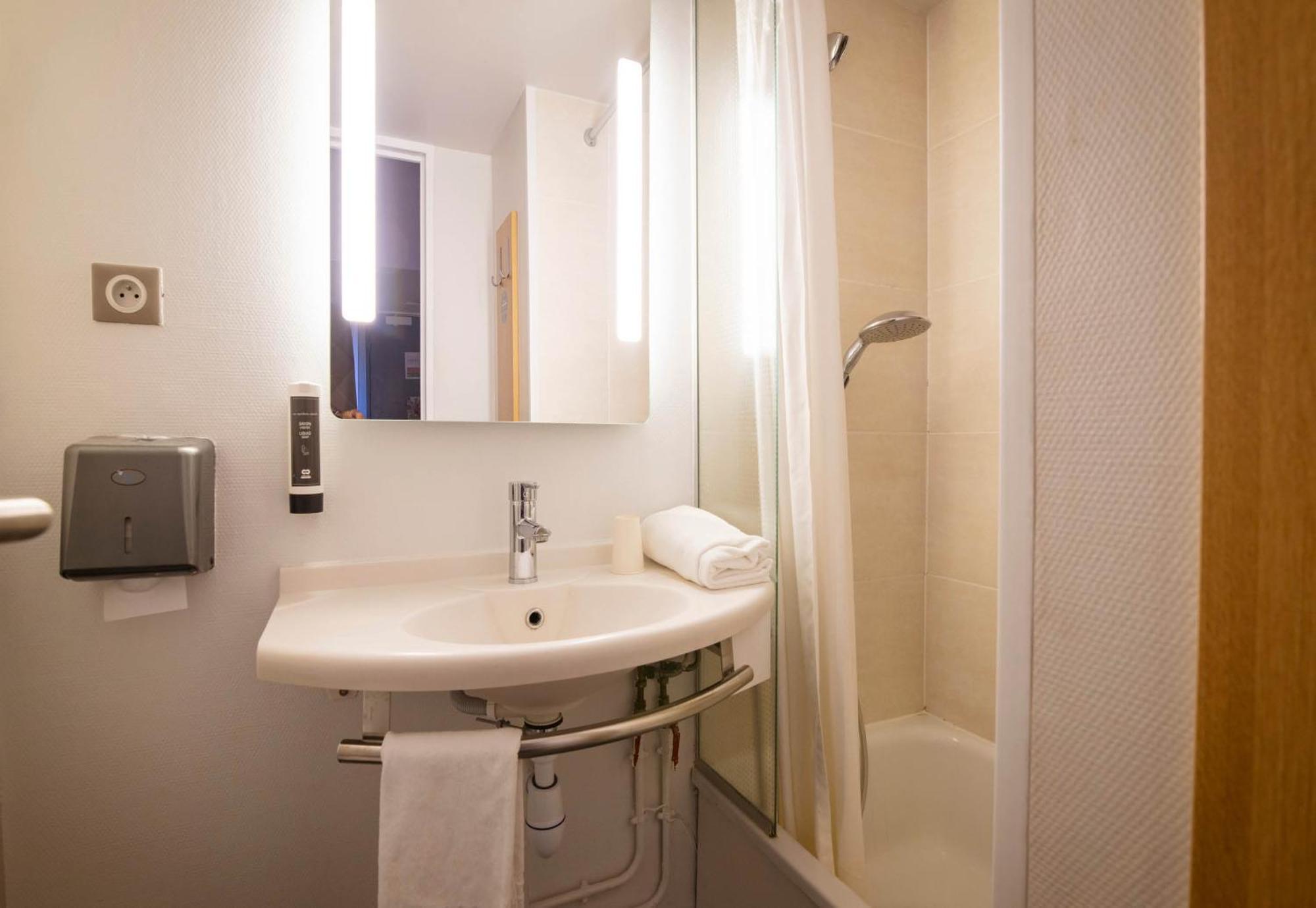 B&B Hotel Avignon 1 르퐁테 외부 사진